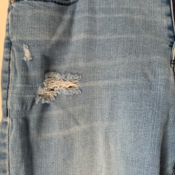Old Navy Mid-Rise ripped jeans - Picture 4 of 5